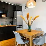 Modern 2 Bedroom With Parking Bemowo