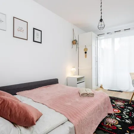 Daire Modern 70m With Private Garden Metro Varşova
