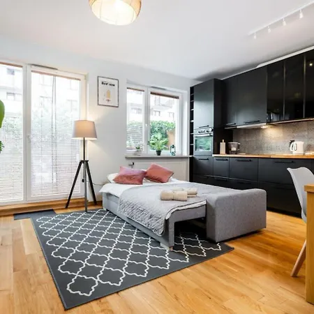 Modern 70m² With Private Garden Metro Varšava