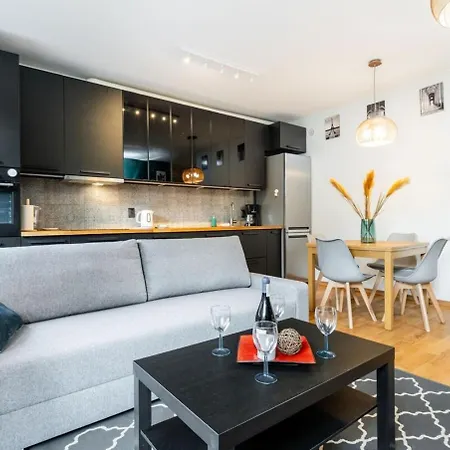 Apartment Modern 70m With Private Garden Metro