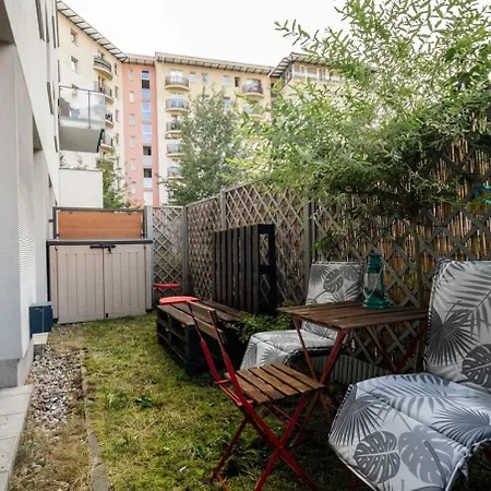 Modern 70m² With Private Garden Metro Apartmán *