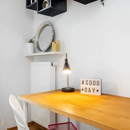 アパート Modern 70m² With Private Garden Metro ワルシャワ