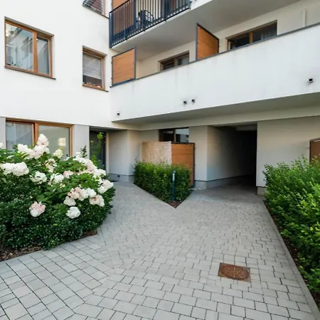 Daire Modern 70m With Private Garden Metro