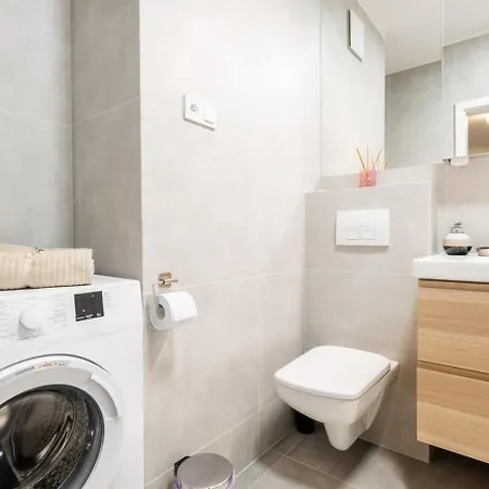 Modern 70m² With Private Garden Metro * ワルシャワ