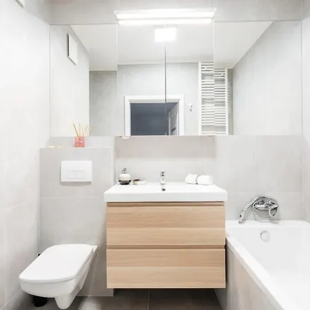 Modern 2 Bedroom With Parking Bemowo Apartamento