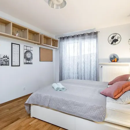 Apartmán Modern 70m² With Private Garden Metro *